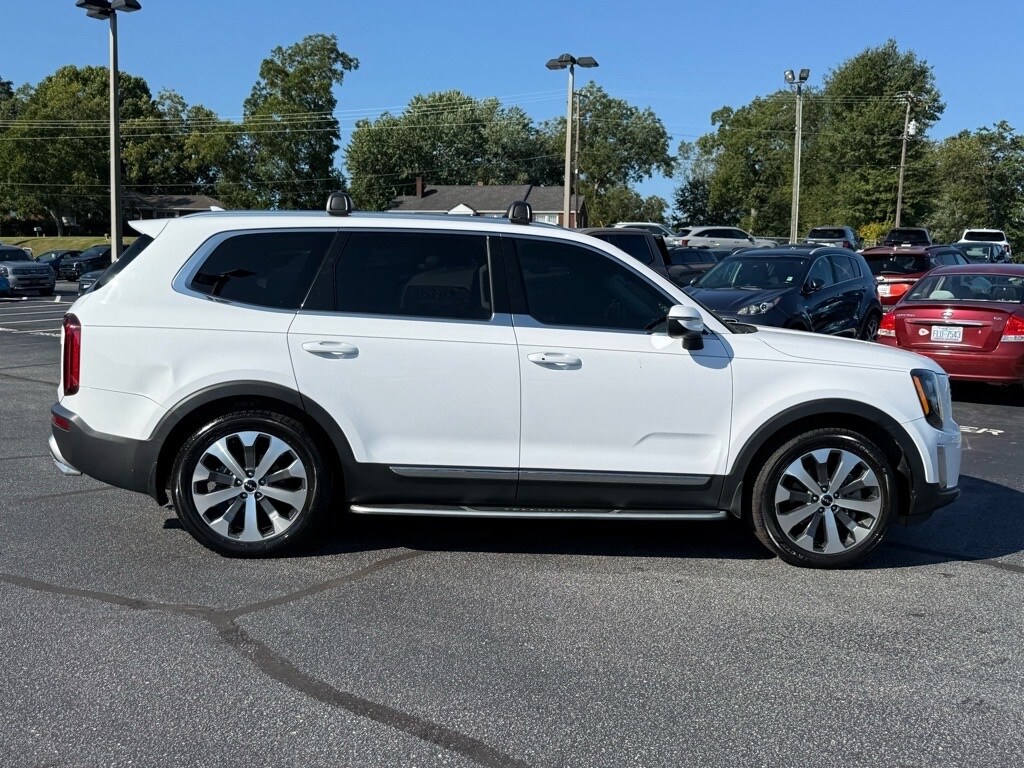 2022 Kia Telluride EX photo 2
