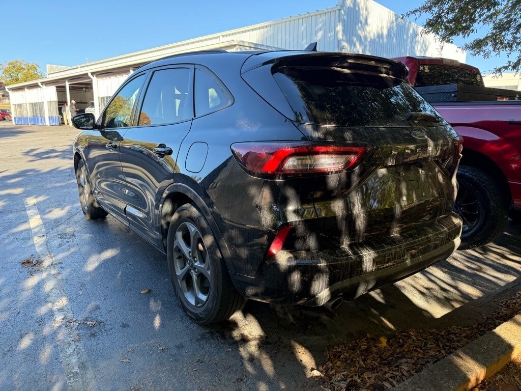 2023 Ford Escape ST-Line photo 4