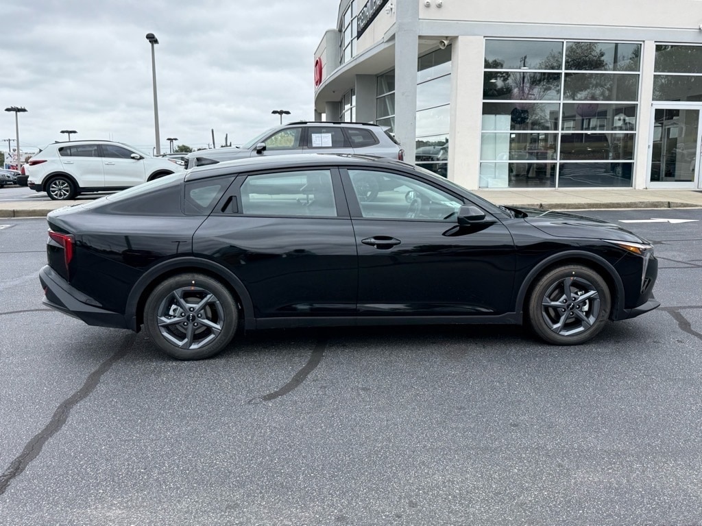 New 2025 Kia K4 LX Sedan