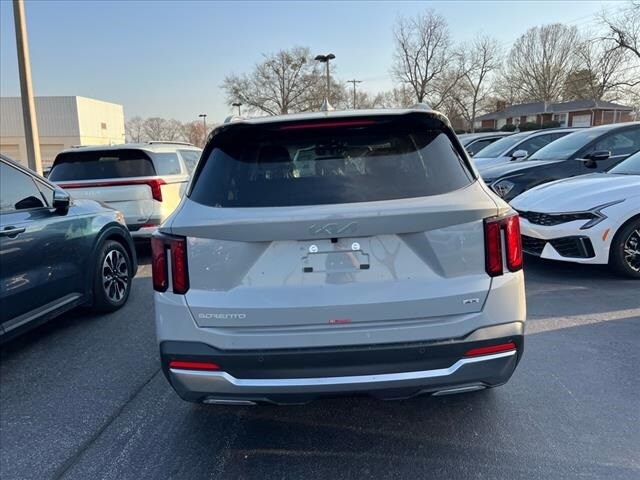2025 Kia Sorento S photo 4