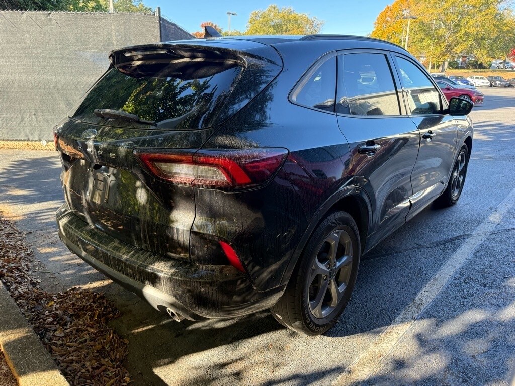 2023 Ford Escape ST-Line photo 2