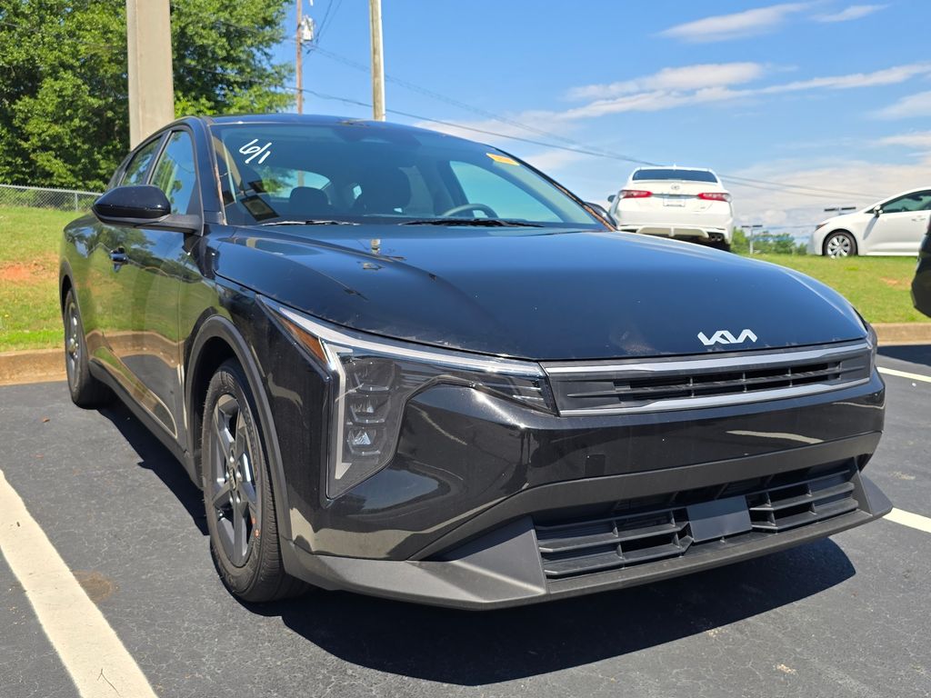2026 Kia K4 LXS AT's photo