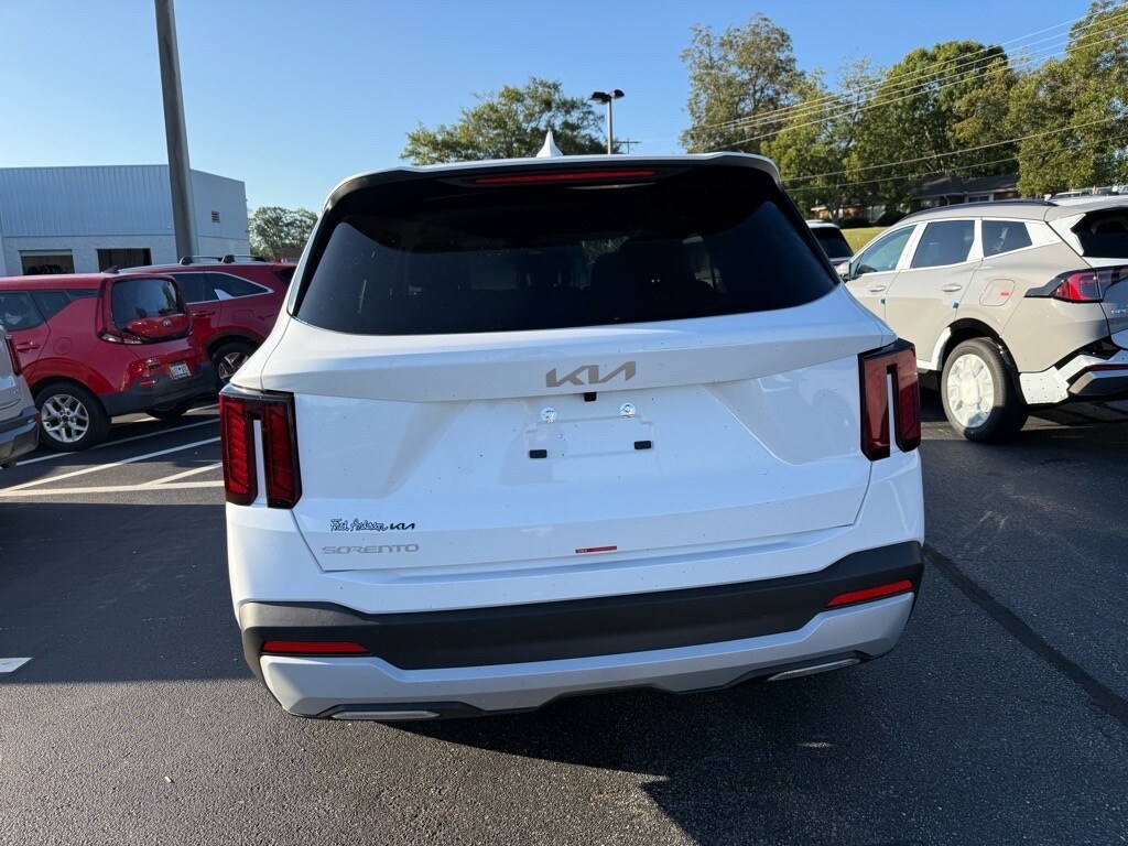 2026 Kia Sorento LX photo 4