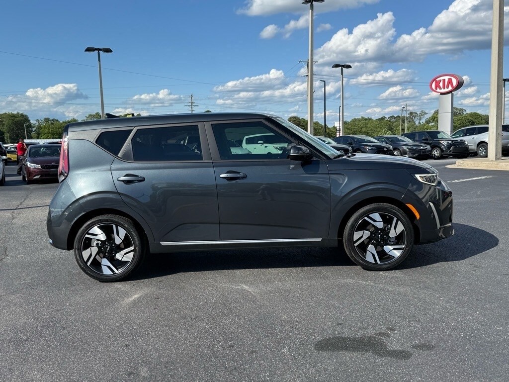2025 Kia Soul GT-Line photo 2