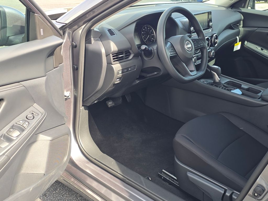 2025 Nissan Sentra S - Photo 9