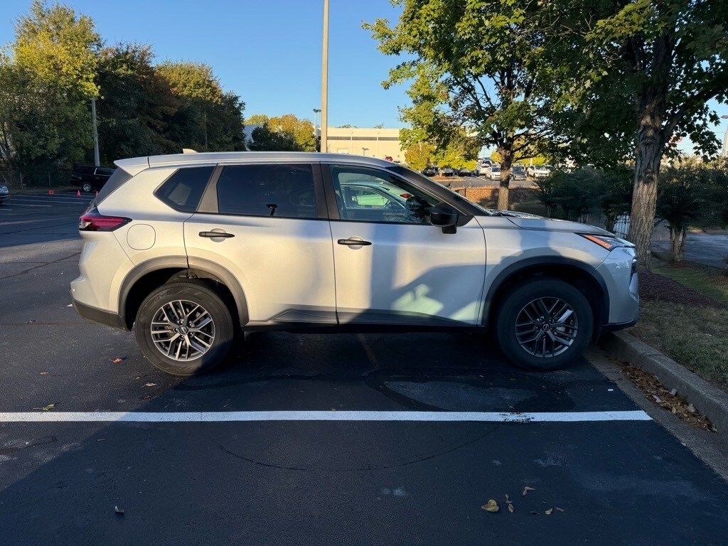 2024 Nissan Rogue S photo 2