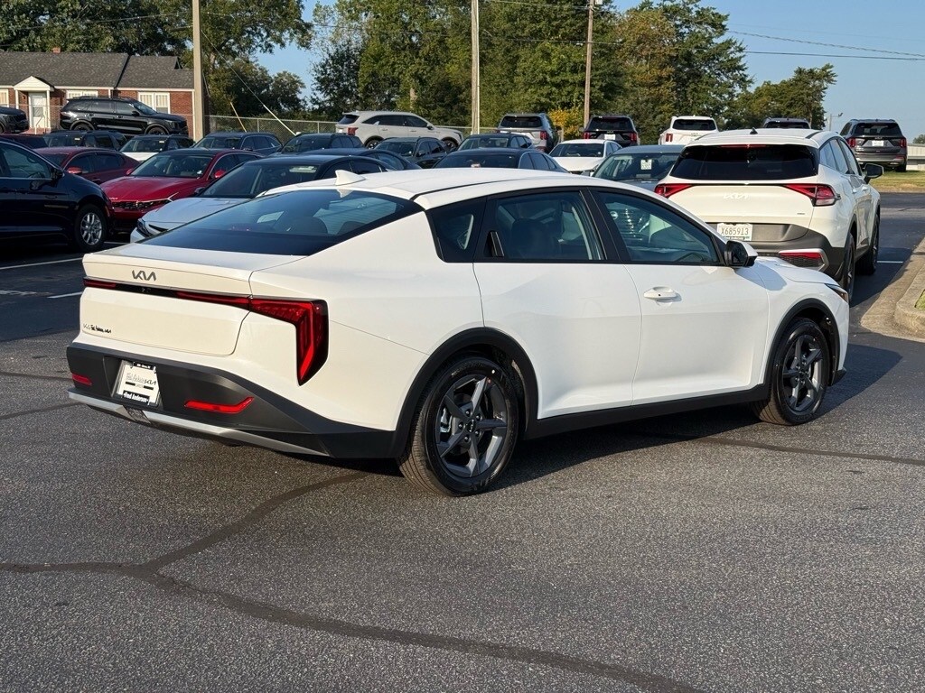 2025 Kia K4 LX photo 2