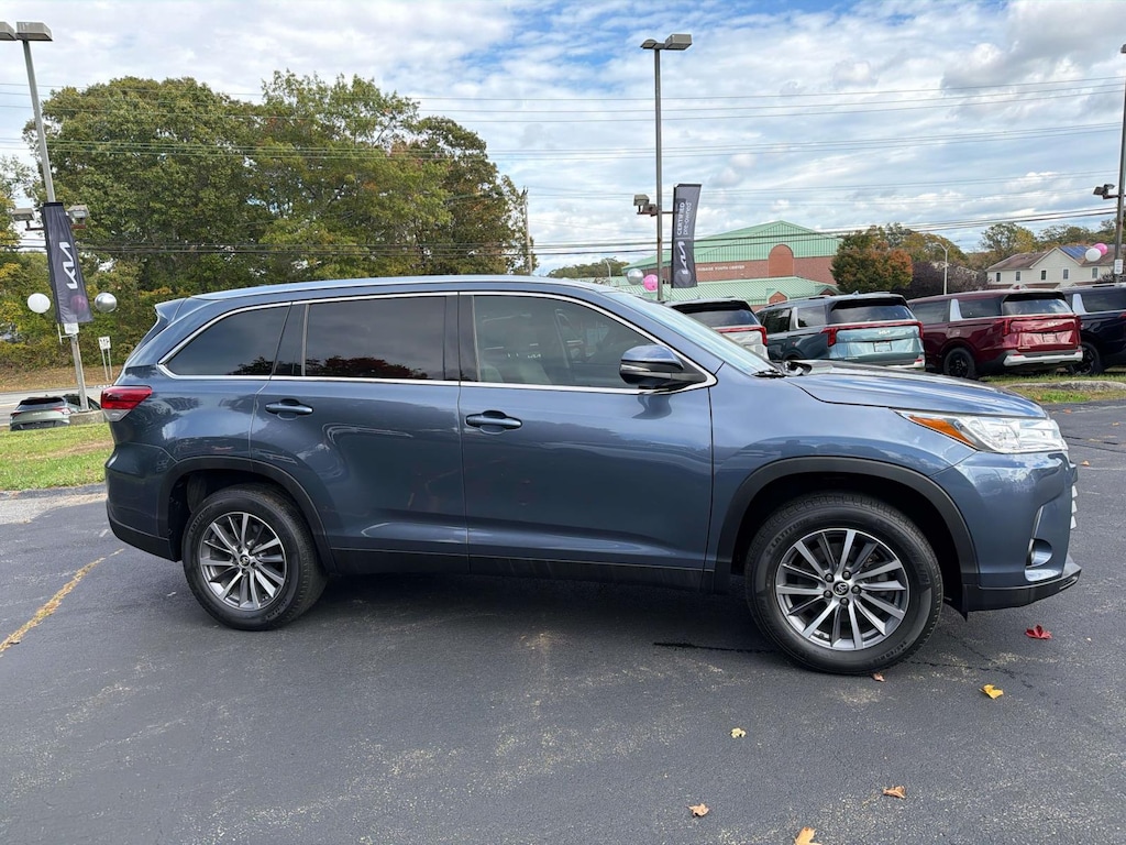 Used 2019 Toyota Highlander XLE WAGON