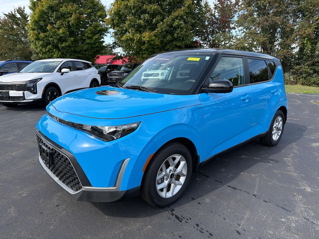 Certified 2025 Kia Soul S Car