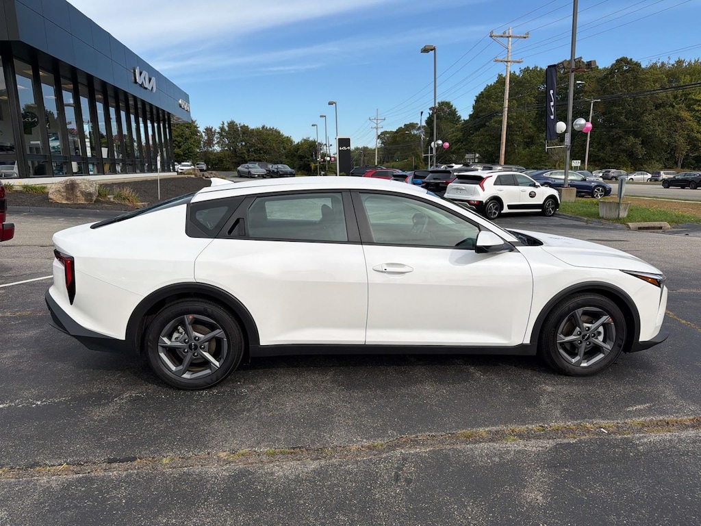 Certified 2025 Kia K4 LXS Car