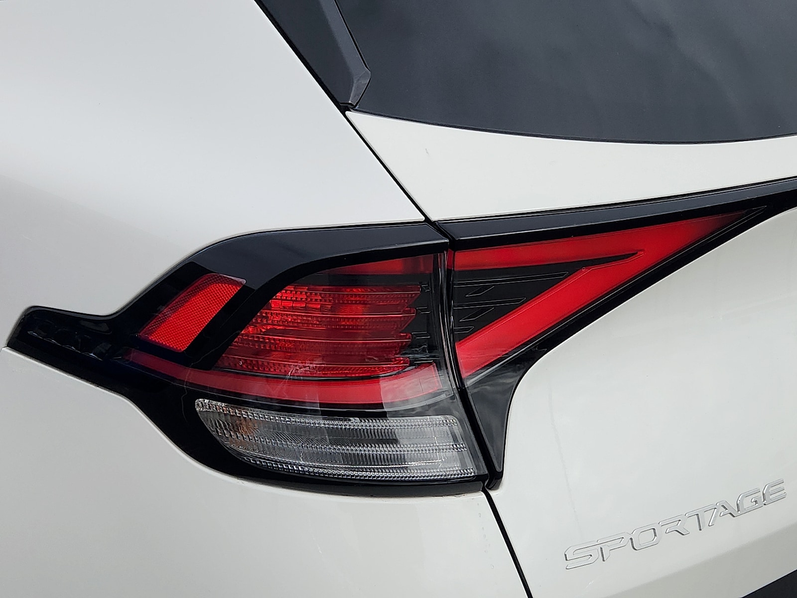 2025 Kia Sportage EX Hybrid - Photo 10