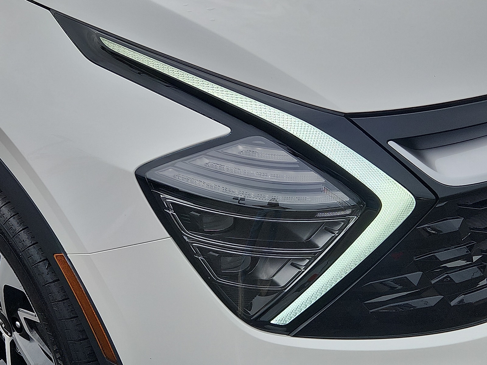 2025 Kia Sportage EX Hybrid - Photo 9
