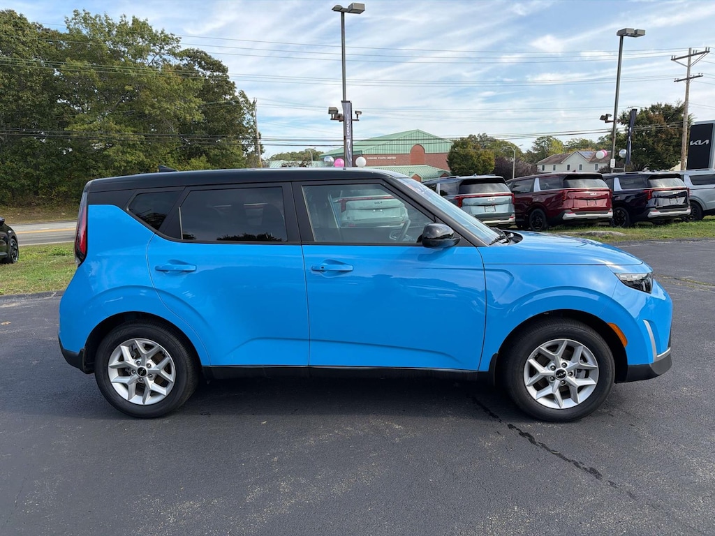 Certified 2025 Kia Soul S Car