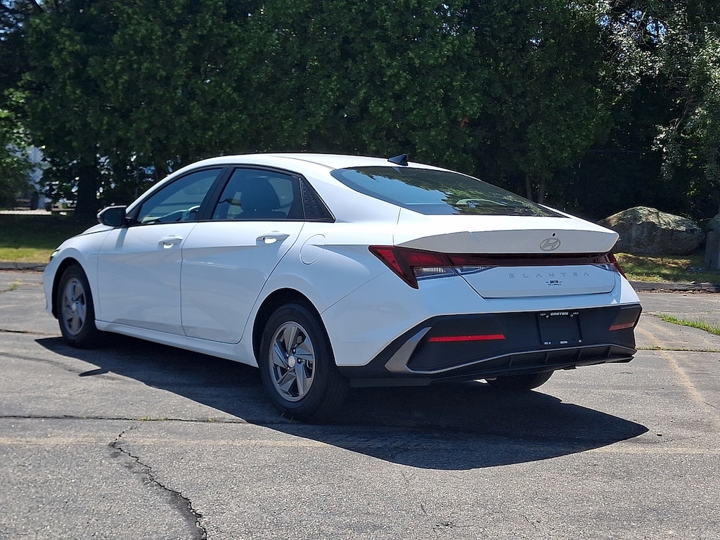 Used 2024 Hyundai Elantra SE SEDAN