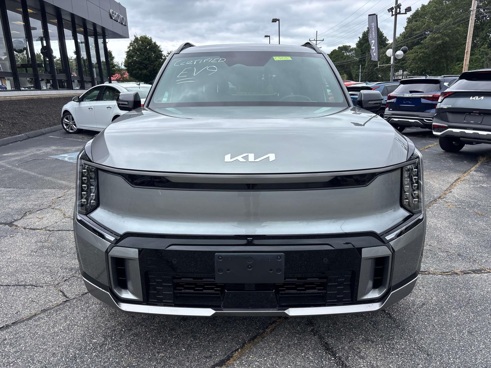 Used 2024 Kia Ev9 GT-Line with VIN KNDAEFS54R6019937 for sale in Groton, CT
