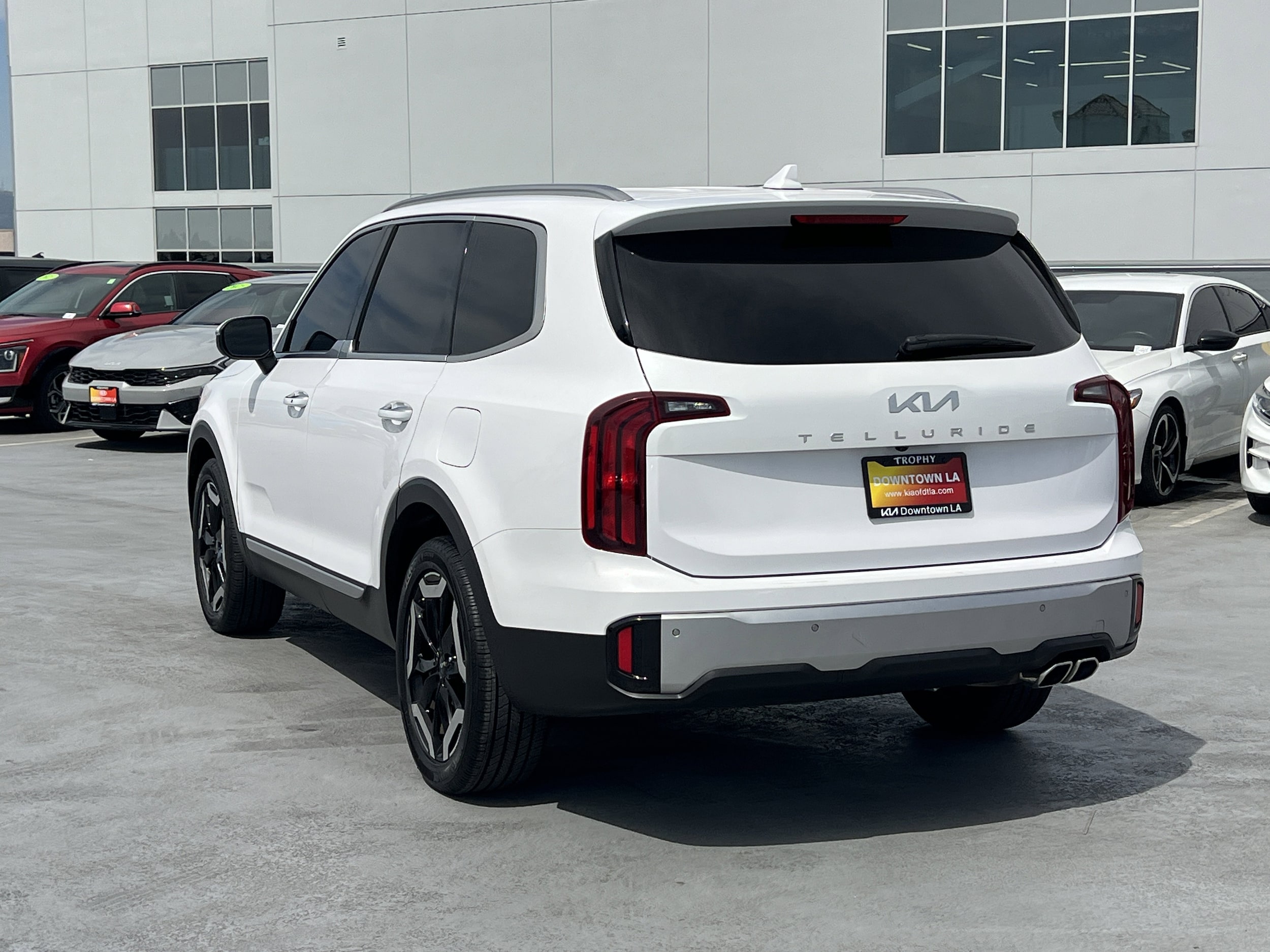 View vehicle photo 4