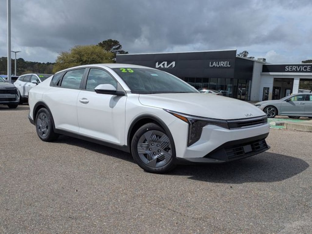 New 2025 Kia K4 LX Sedan
