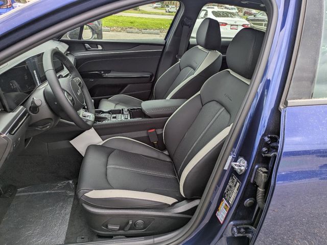 2025 Kia K5 GT-Line - Photo 11