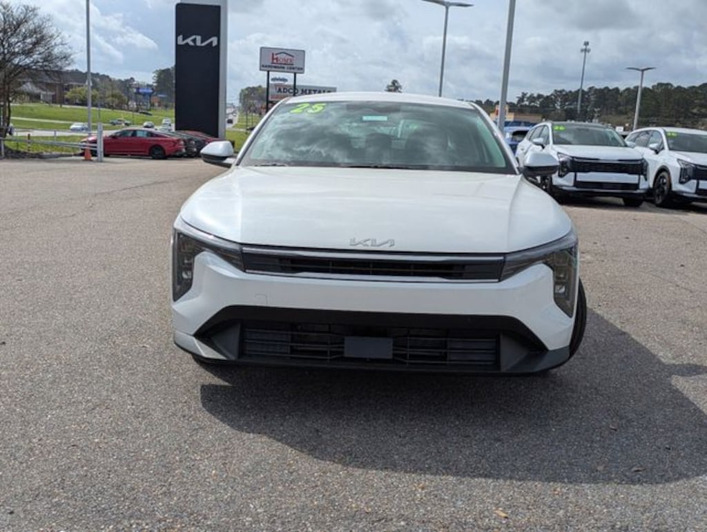 New 2025 Kia K4 LX Sedan