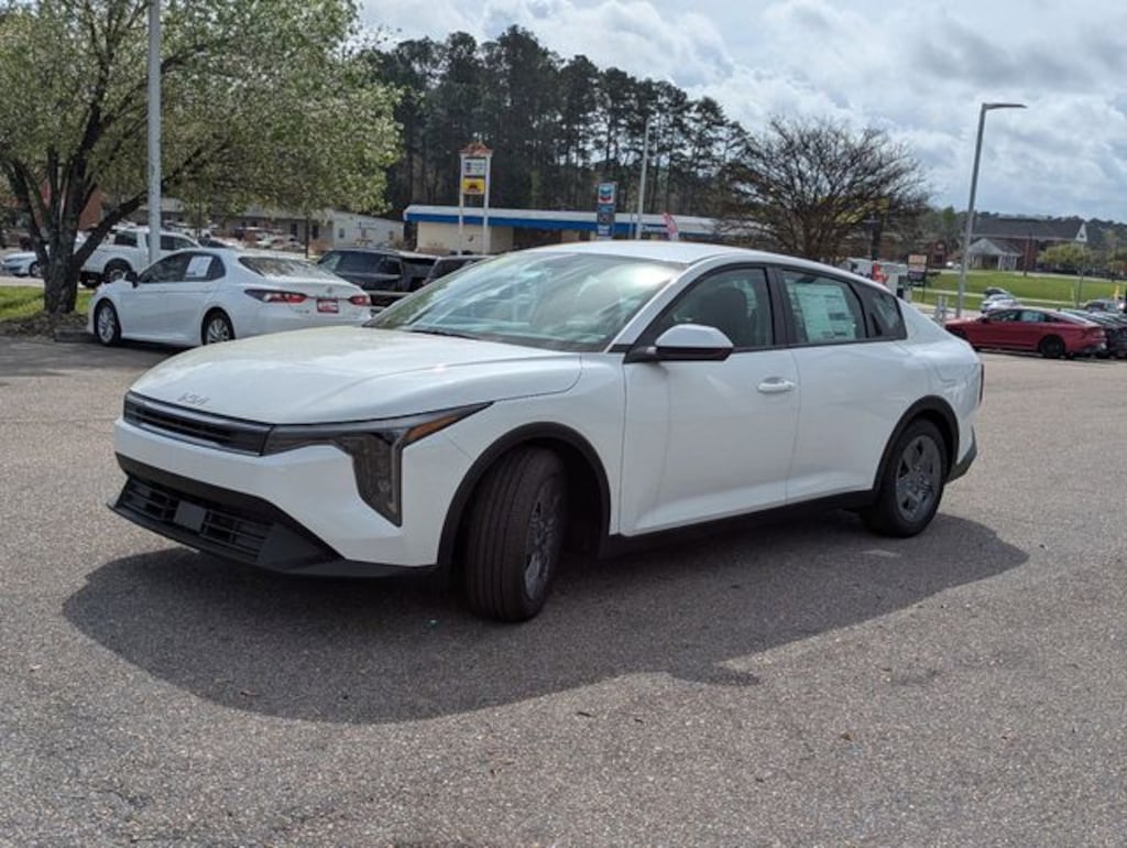 New 2025 Kia K4 LX Sedan