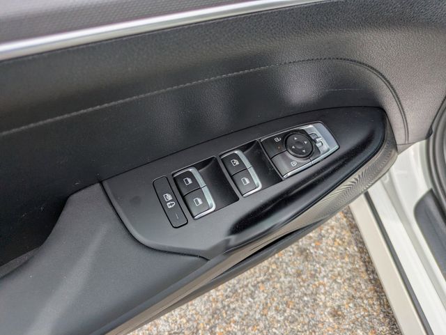 2026 Kia K5 LXS - Photo 11