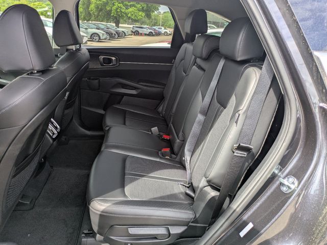 2025 Kia Sorento S - Photo 13
