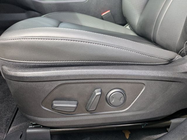 2025 Kia Sorento S - Photo 11