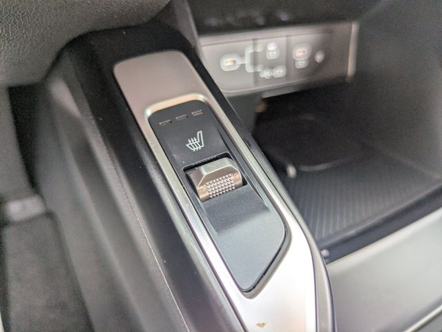 2025 Kia Sorento S - Photo 17