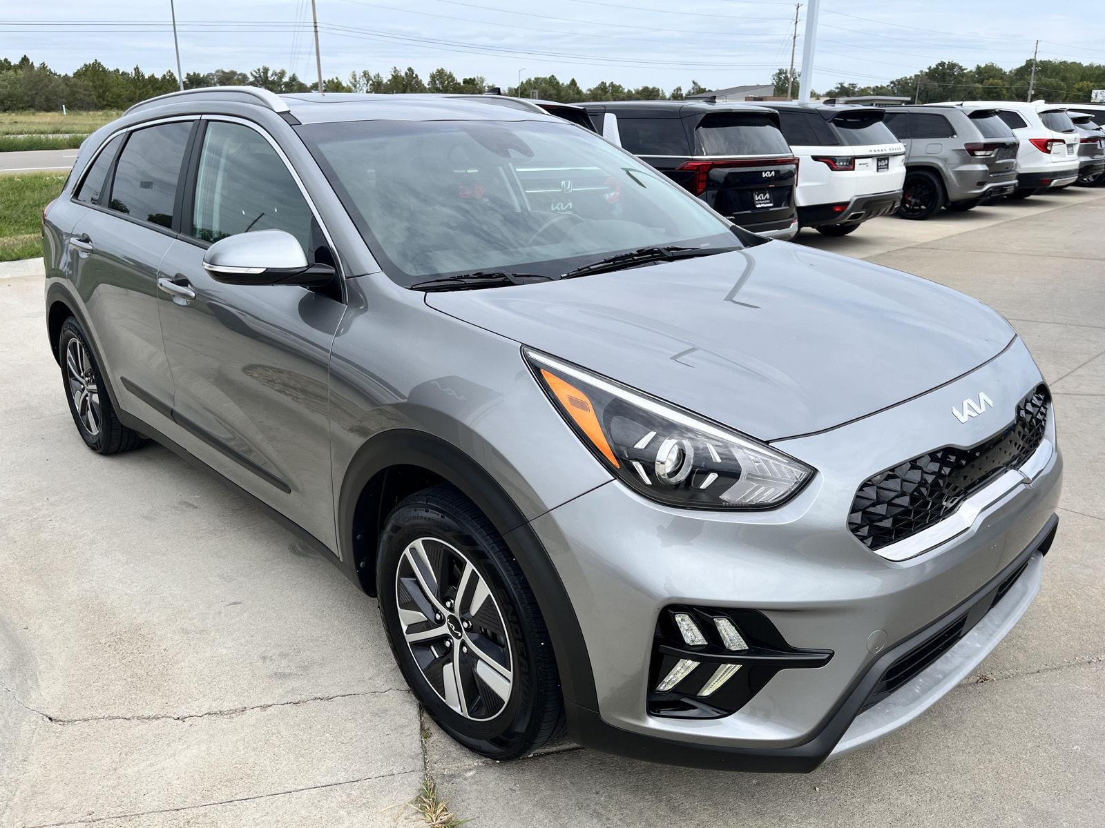 2022 Kia Niro Plug-In Hybrid EX Premium photo 3