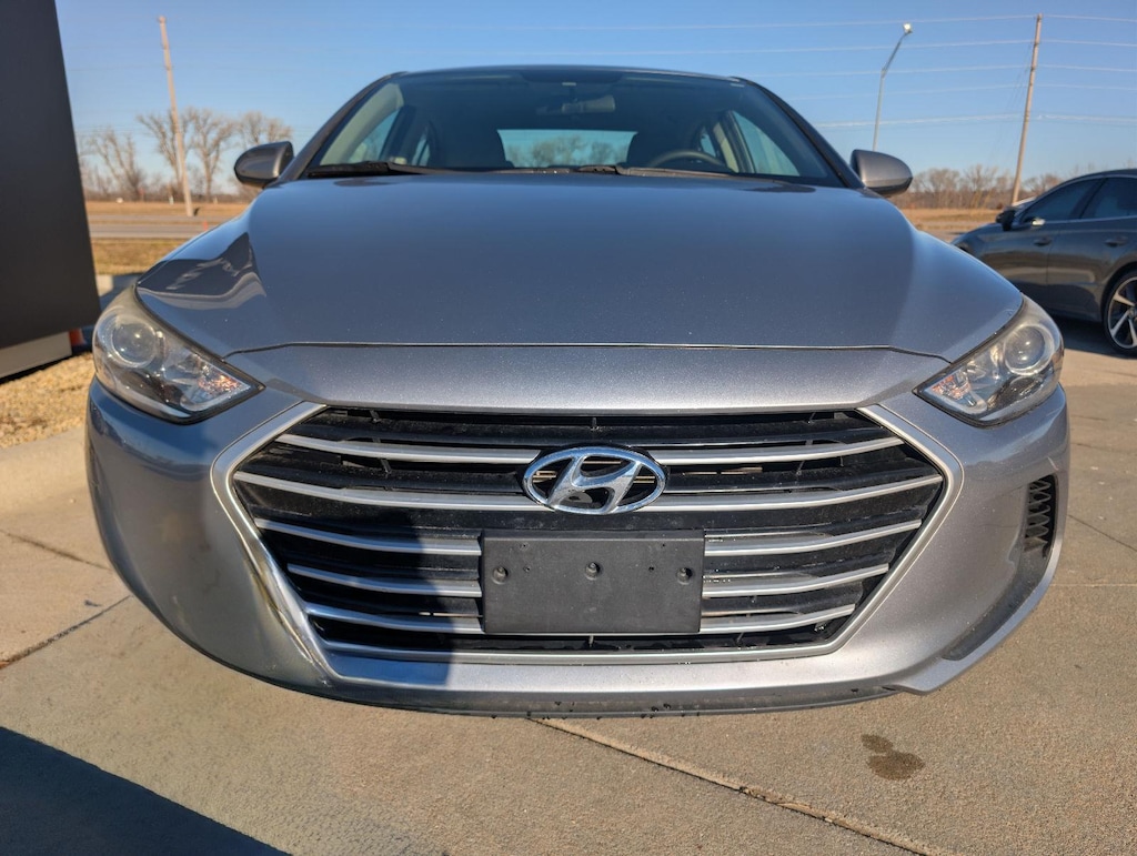 Used 2017 Hyundai Elantra SE Sedan