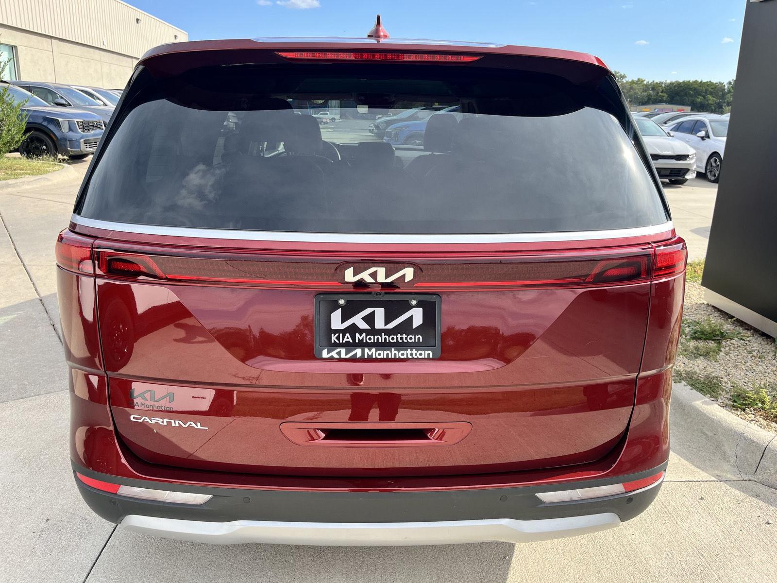 2024 Kia Carnival EX photo 3