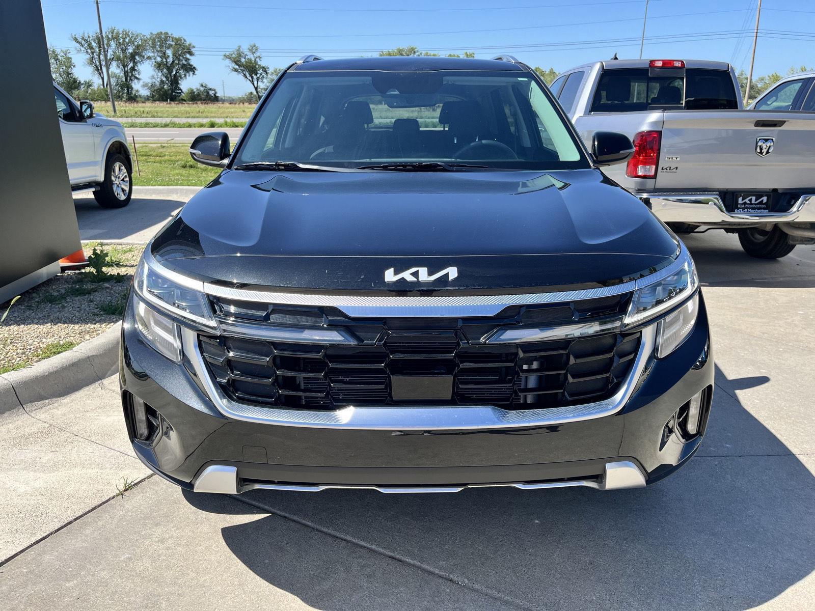 2024 Kia Seltos SX photo 2