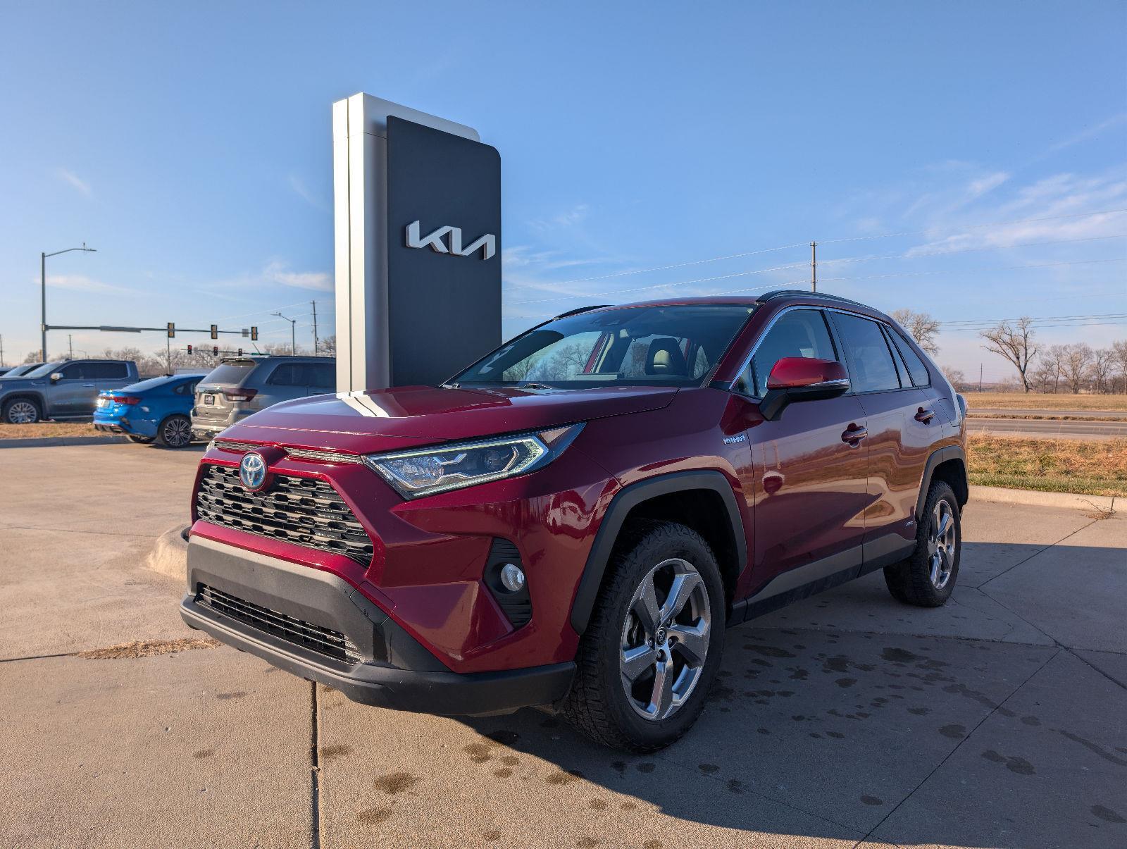 2021 Toyota RAV4 XLE Premium's photo