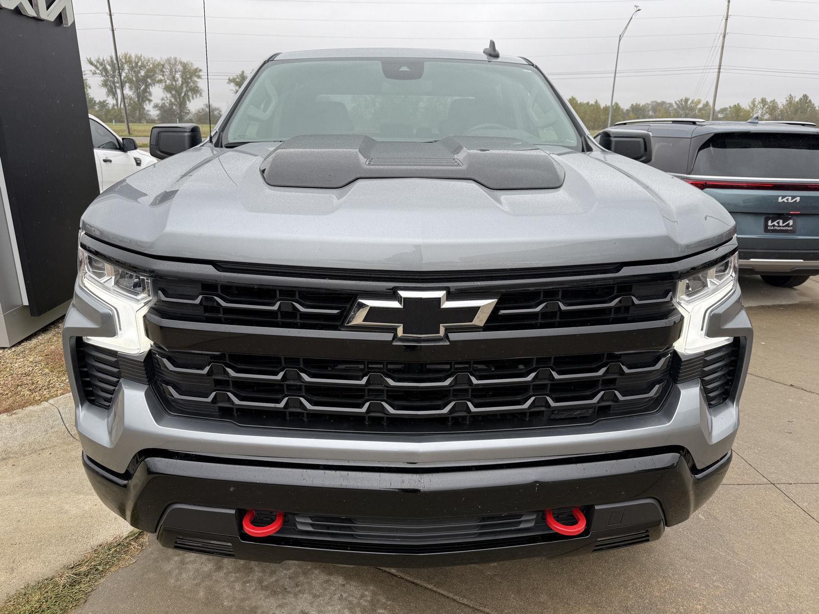 2023 Chevrolet Silverado 1500 LT Trail Boss photo 2