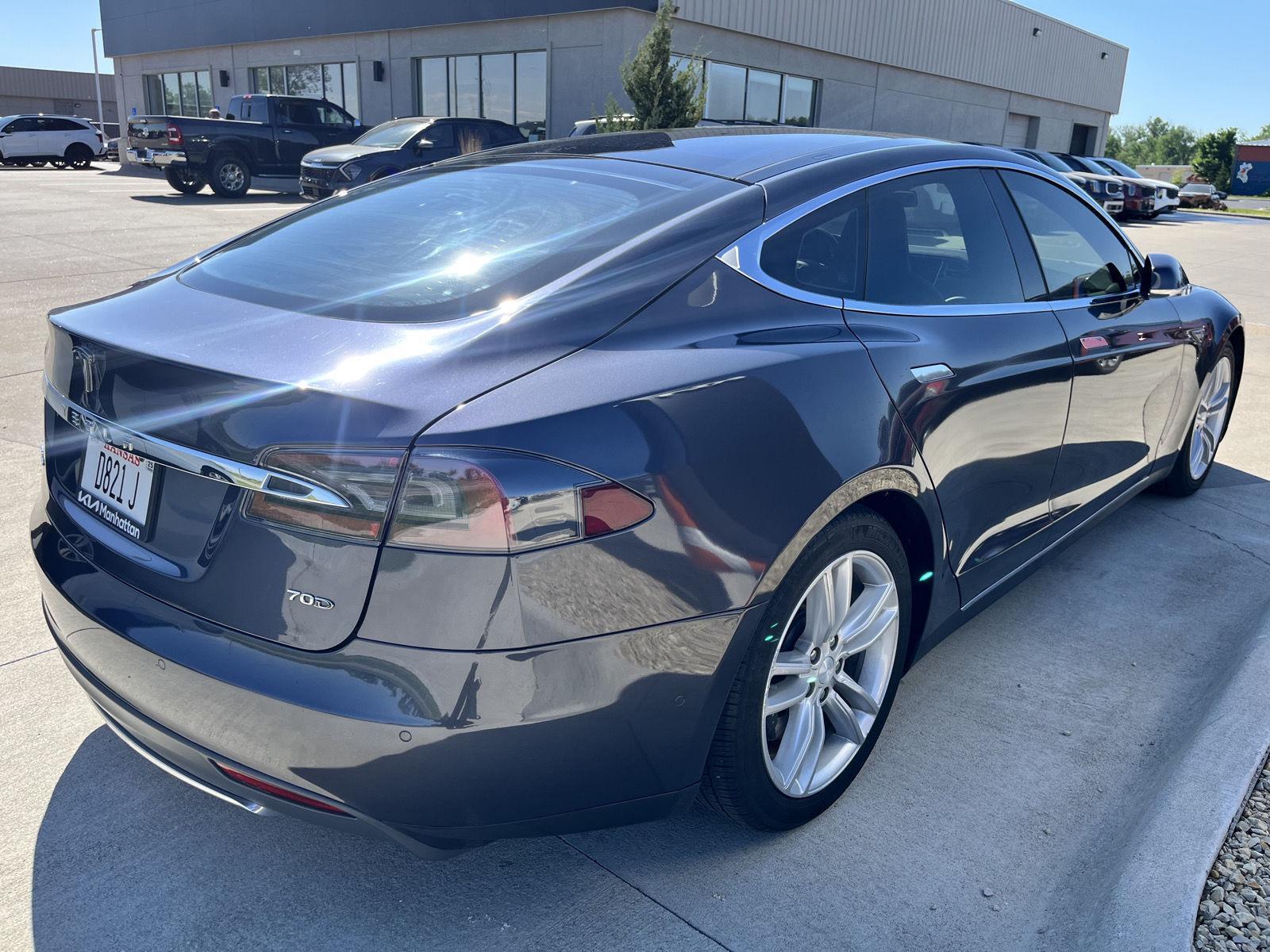 2016 Tesla Model S 70D photo 4