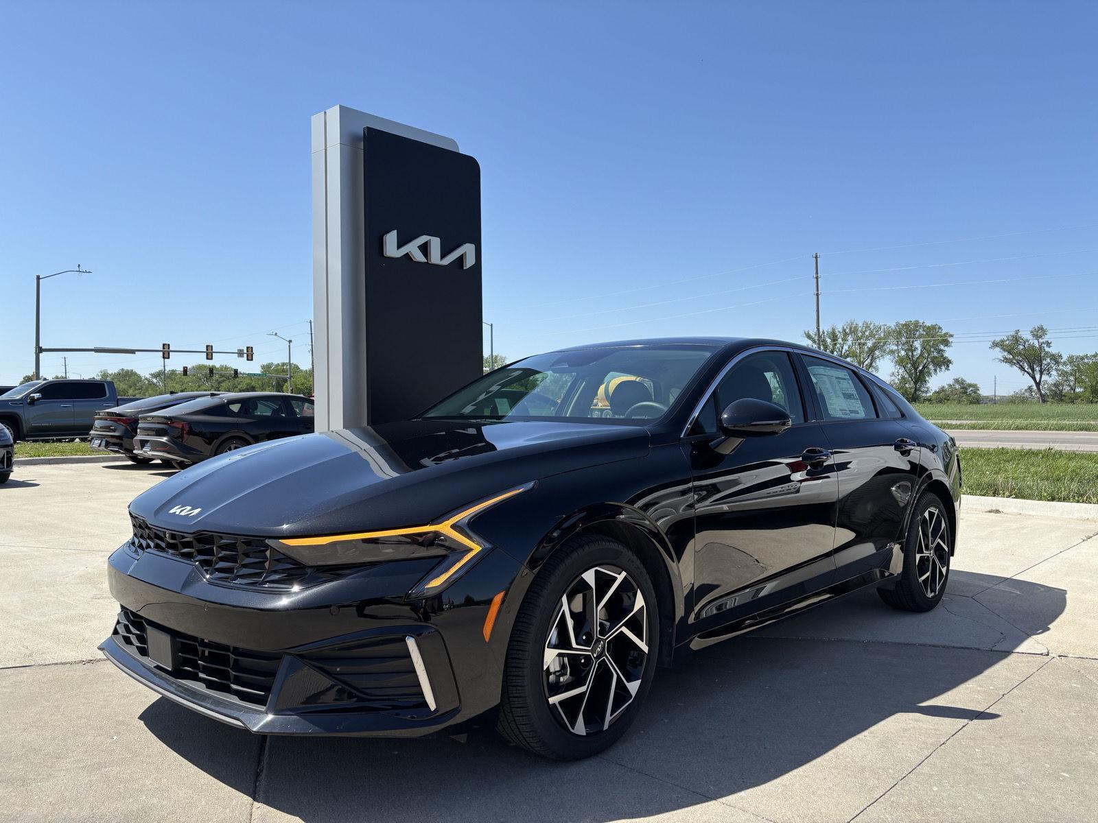 2025 Kia Optima EX FWD's photo