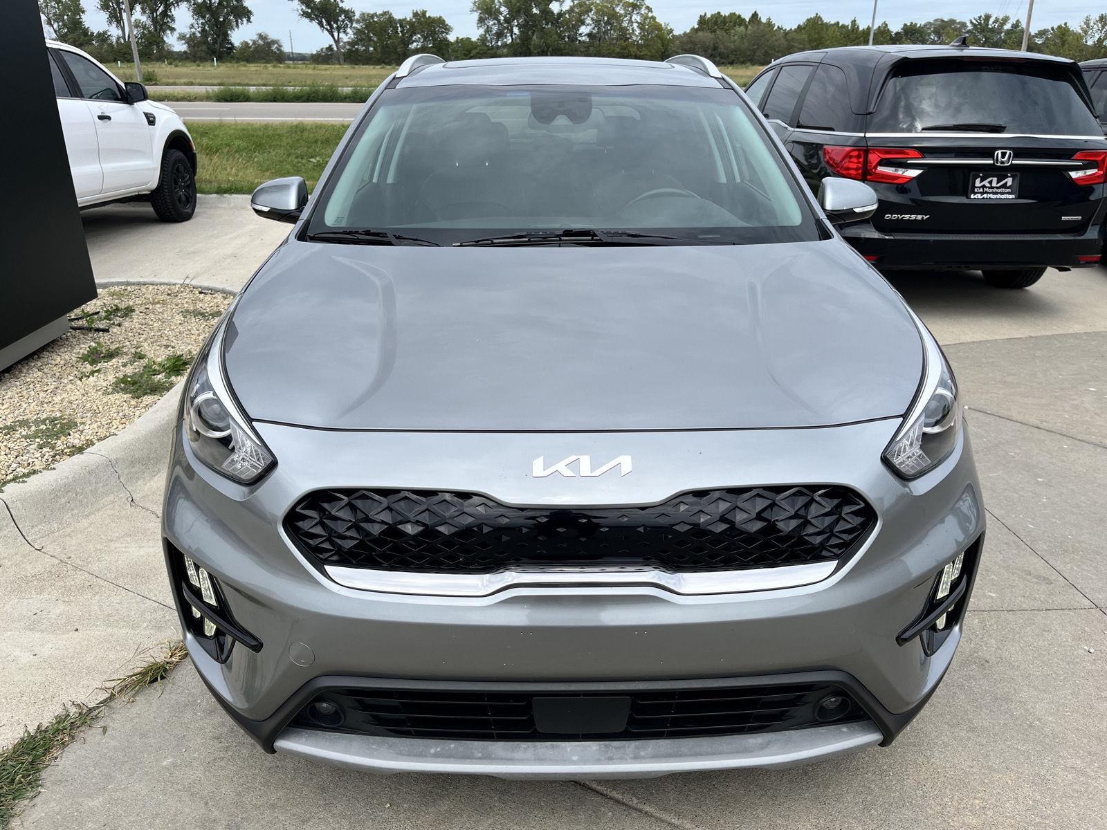 2022 Kia Niro Plug-In Hybrid EX Premium photo 2