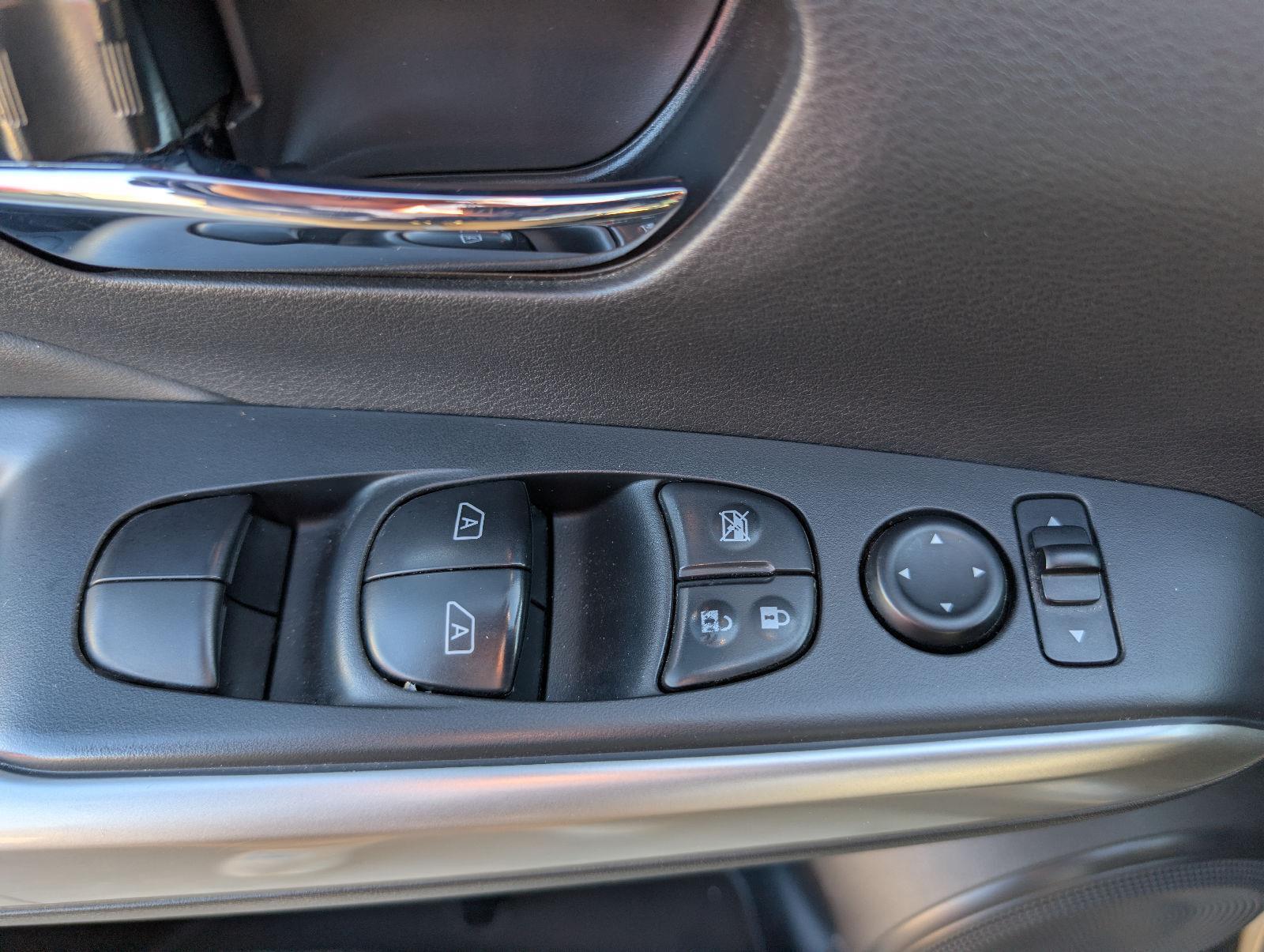 2020 Nissan Kicks SR - Photo 12