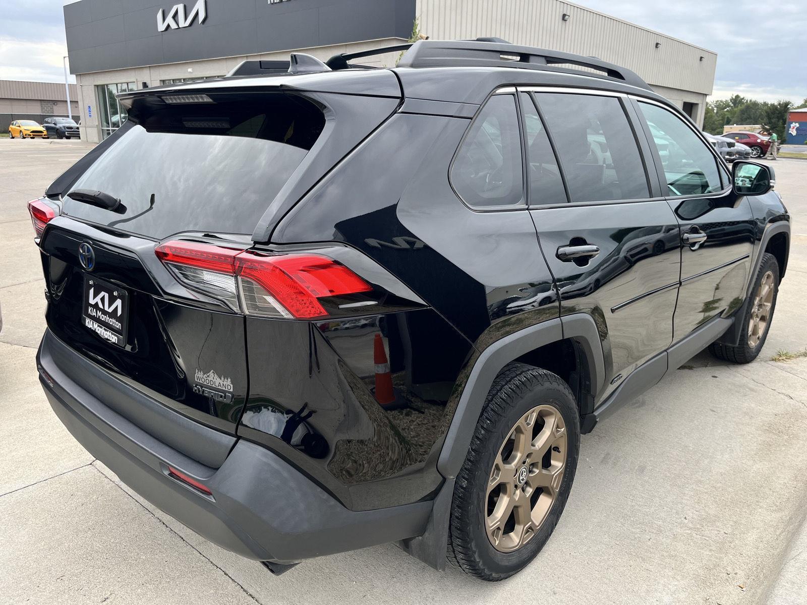 2023 Toyota RAV4 Hybrid photo 4