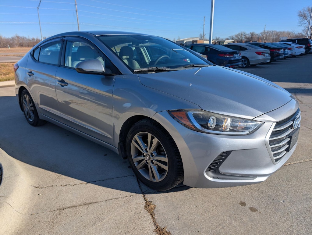 Used 2017 Hyundai Elantra SE Sedan