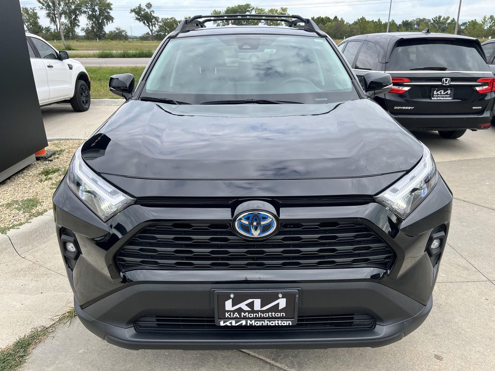 2023 Toyota RAV4 Hybrid photo 2
