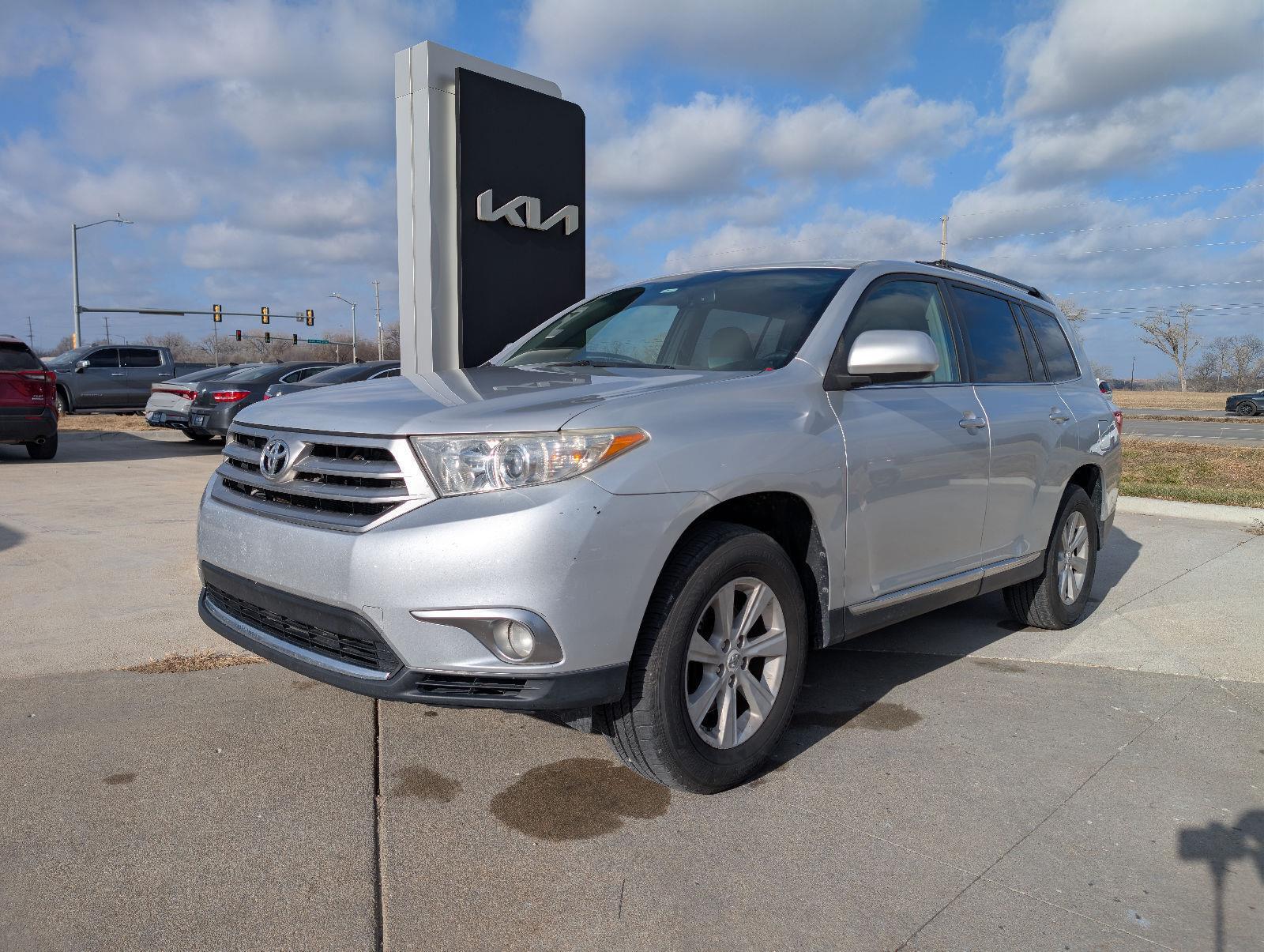 2011 Toyota Highlander SE's photo