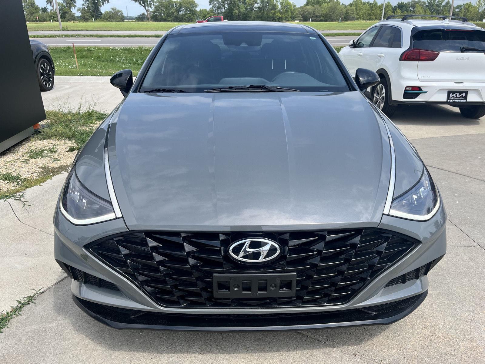 2022 Hyundai Sonata SEL Plus photo 2