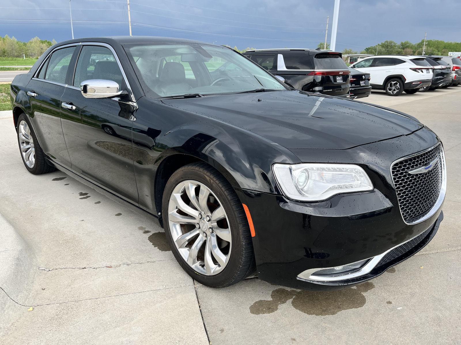 2019 Chrysler 300 Limited photo 3