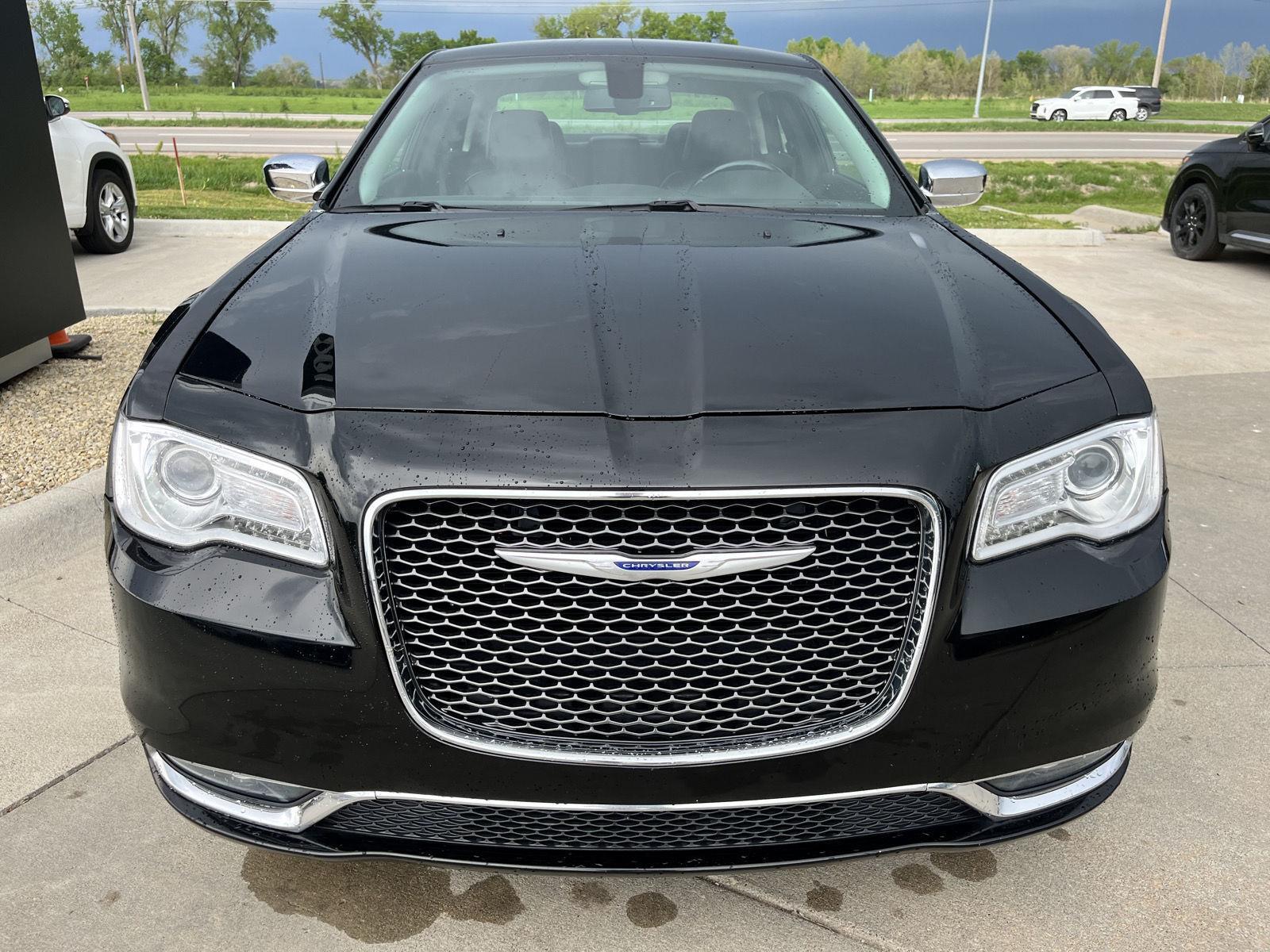 2019 Chrysler 300 Limited photo 2