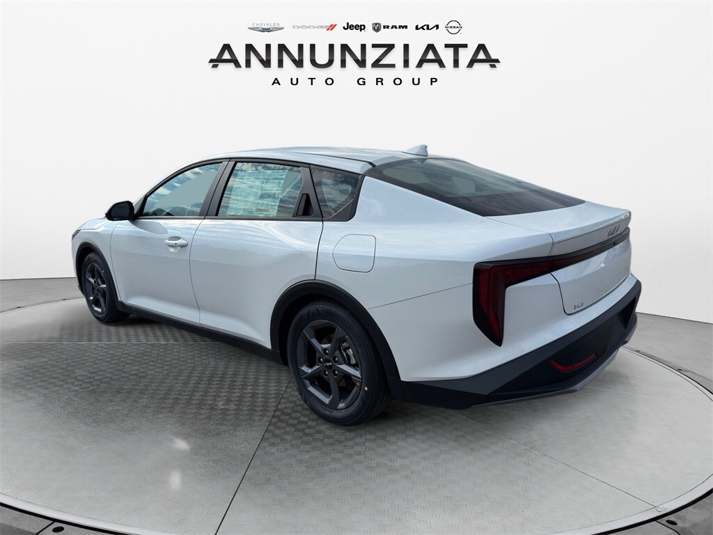 2025 Kia K4 LXS photo 3