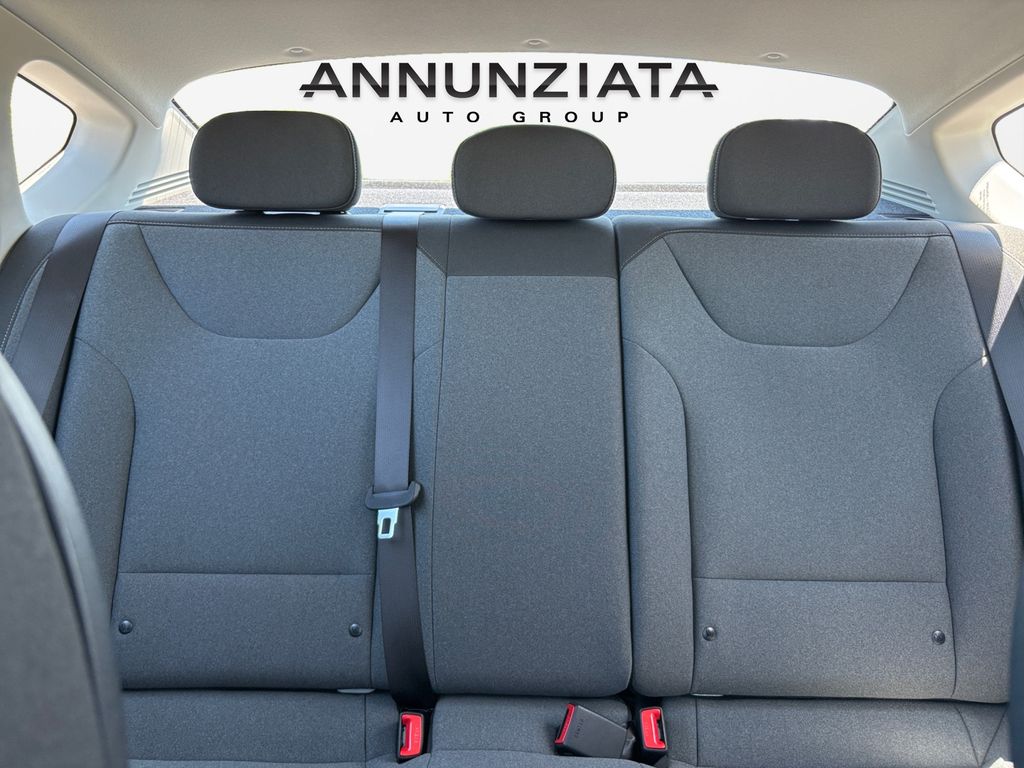 2025 Kia K4 LXS - Photo 16