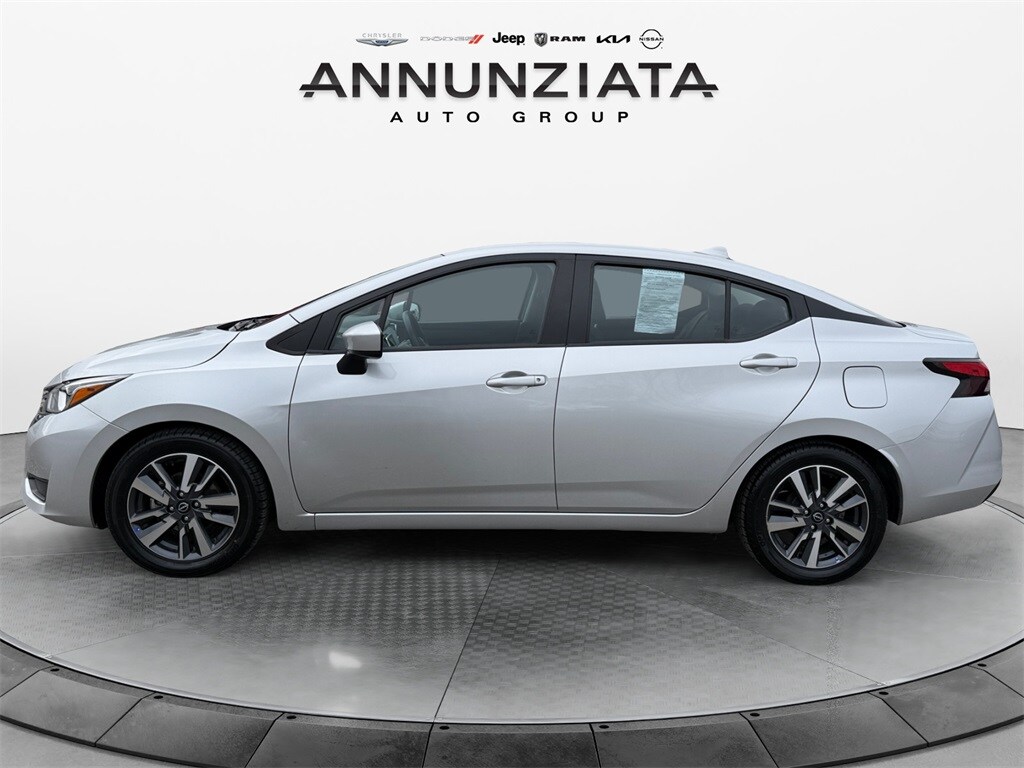 2023 Nissan Versa 1.6 SV photo 2