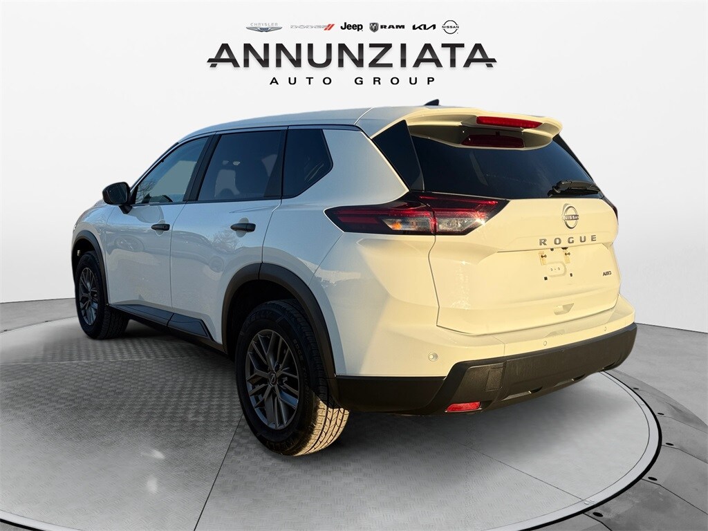 2024 Nissan Rogue S photo 3