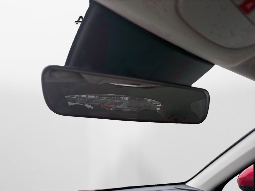 2025 Kia K5 LXS - Photo 24